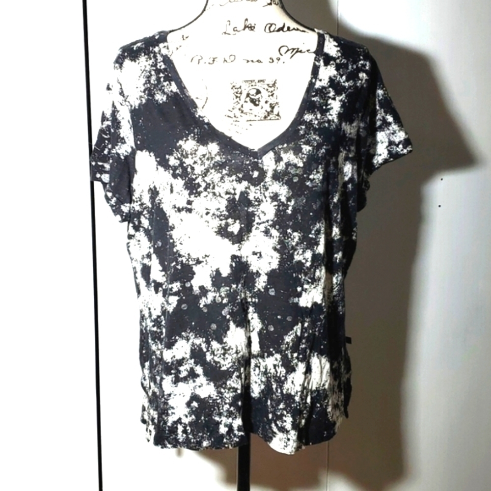 Rock & Republic- New! Women's Marbled Short sleeve Vneck Black/white Size XL